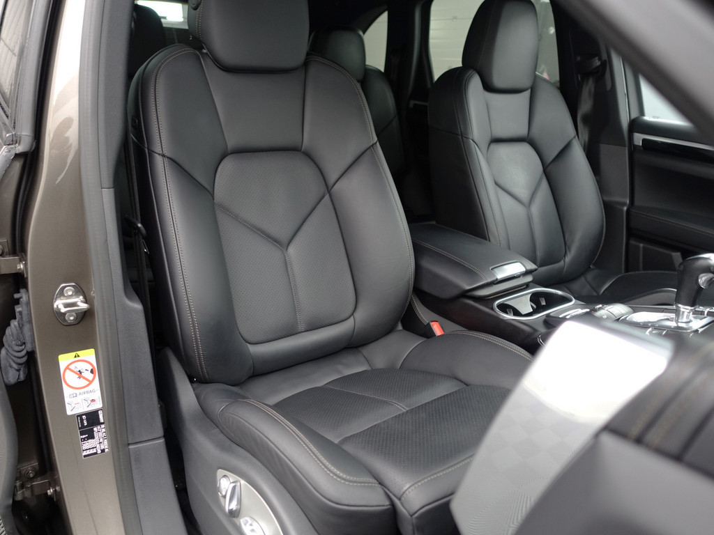 
Porsche Cayenne 3.0 S E-Hybrid- Memory Seats, Bose Audio, Leder Interieur Afwerking, Elek Trekhaak, Park Assist vol									