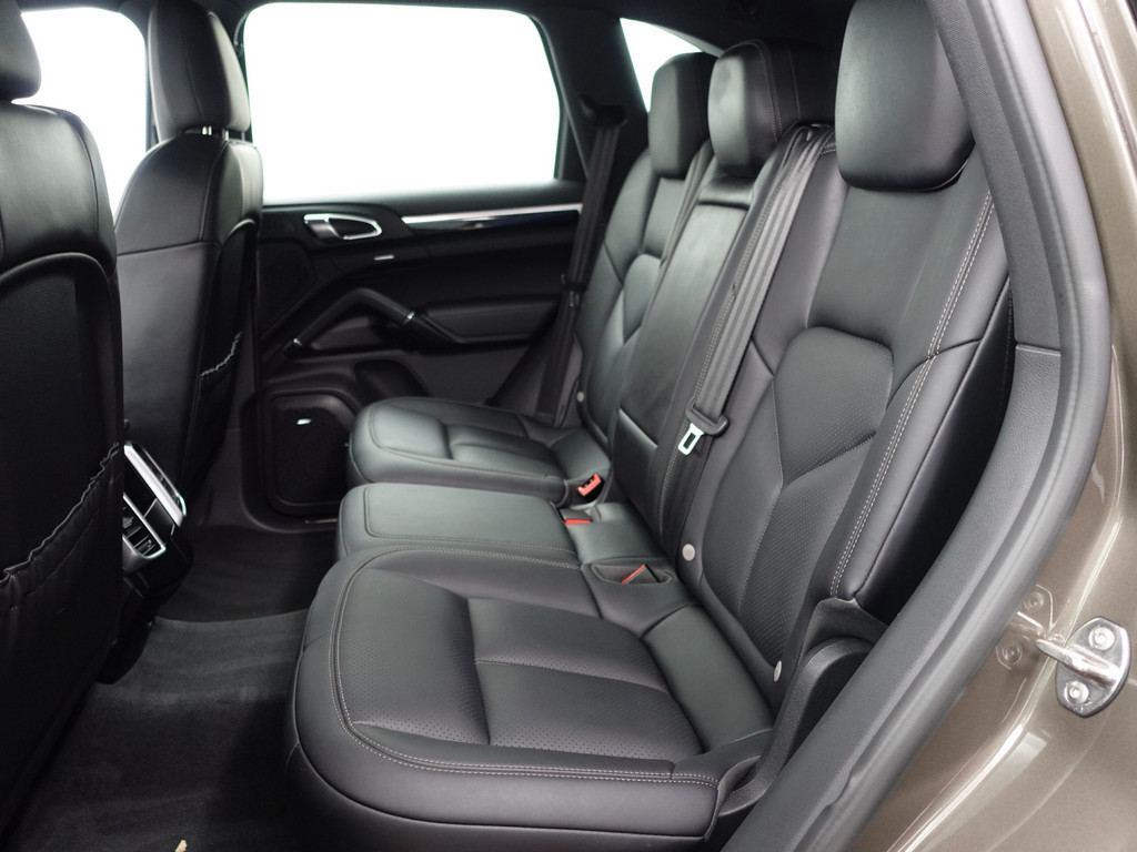 
Porsche Cayenne 3.0 S E-Hybrid- Memory Seats, Bose Audio, Leder Interieur Afwerking, Elek Trekhaak, Park Assist vol									