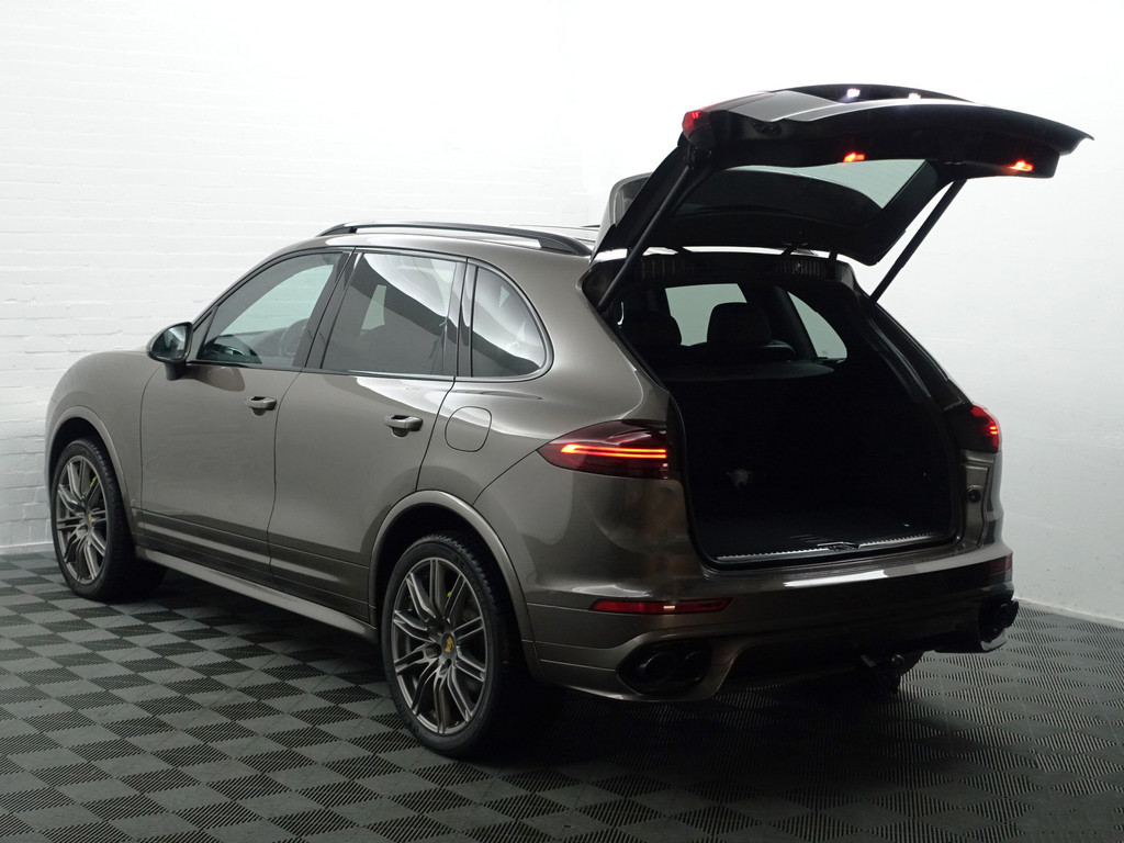 
Porsche Cayenne 3.0 S E-Hybrid- Memory Seats, Bose Audio, Leder Interieur Afwerking, Elek Trekhaak, Park Assist vol									