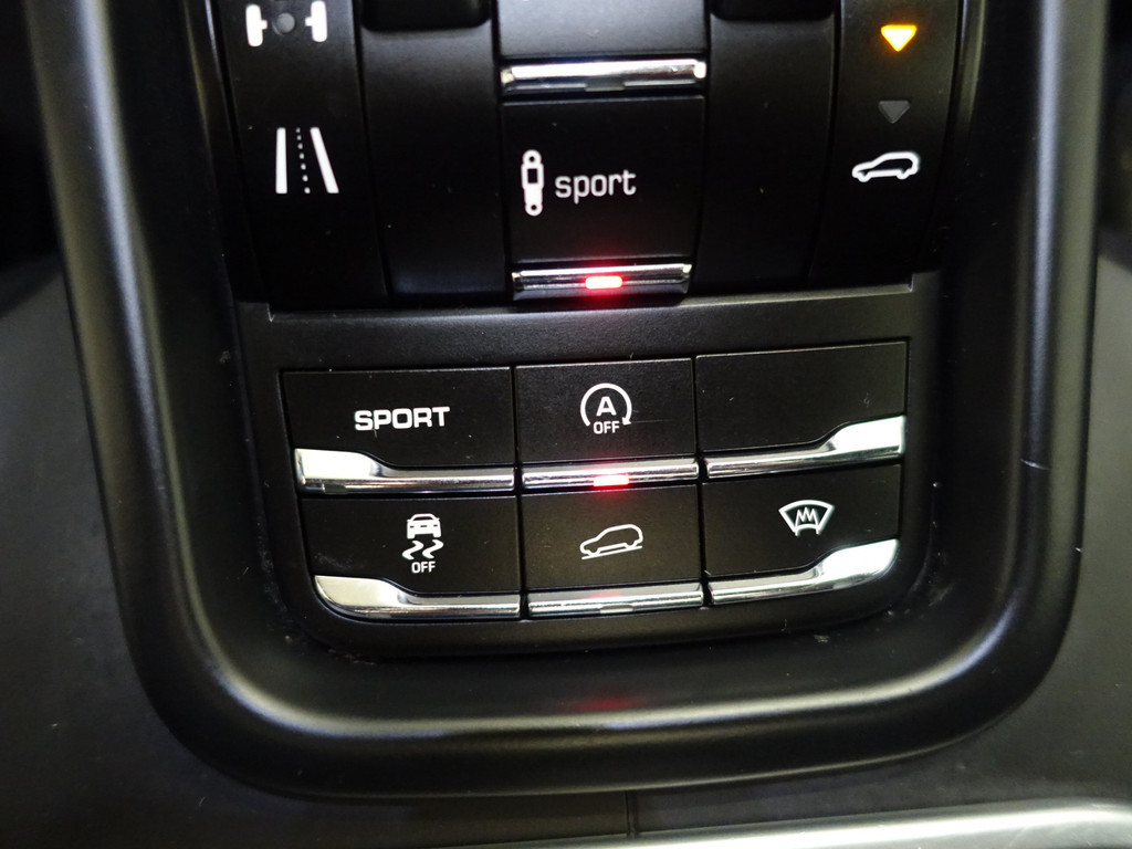 
								Porsche Cayenne 4.8 Turbo 500pk Aut- Panoramadak, Bose Audio, Camera, Design Leder, Memory Seats, Xenon Led vol									