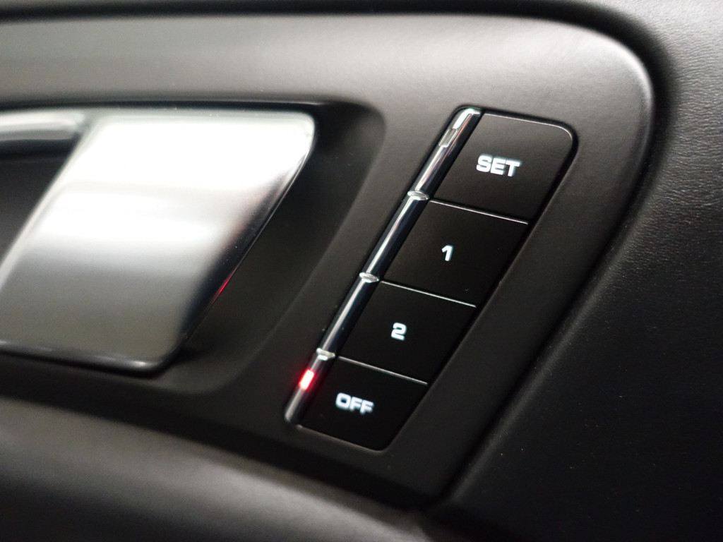 
								Porsche Cayenne 4.8 Turbo 500pk Aut- Panoramadak, Bose Audio, Camera, Design Leder, Memory Seats, Xenon Led vol									