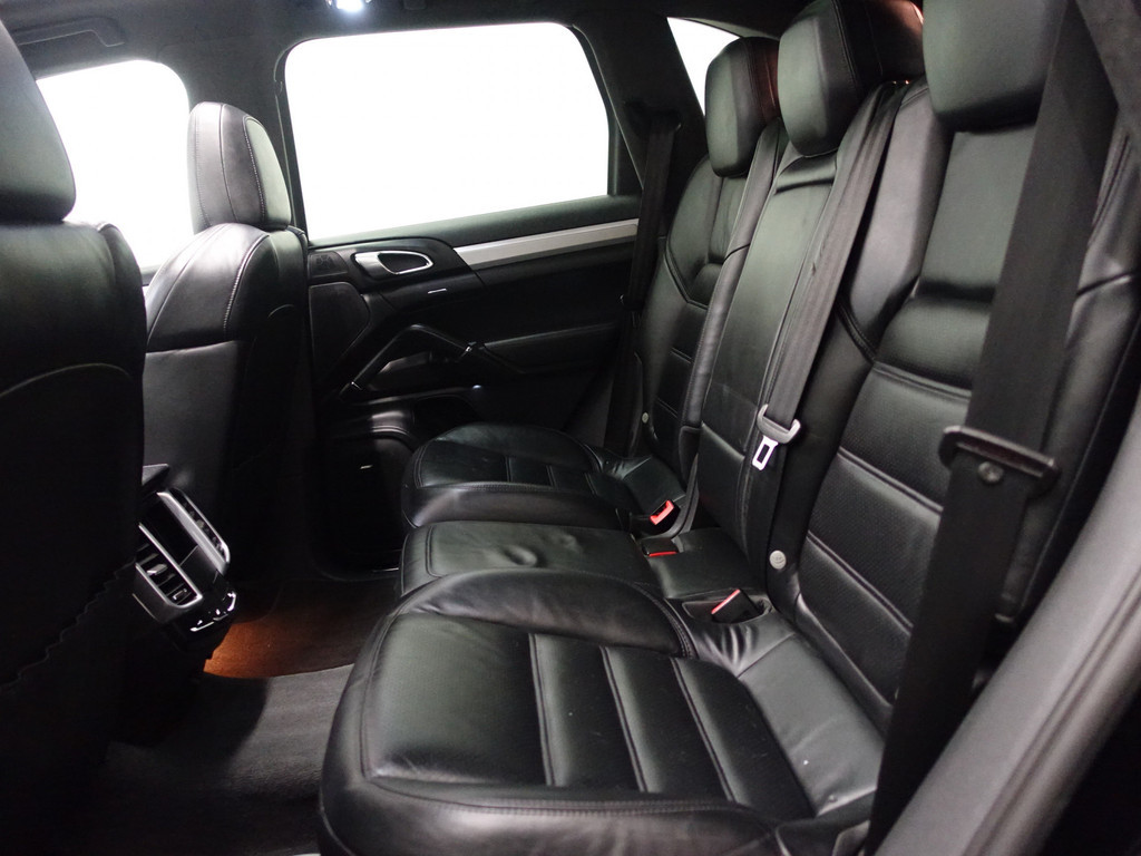 
								Porsche Cayenne 4.8 Turbo 500pk Aut- Panoramadak, Bose Audio, Camera, Design Leder, Memory Seats, Xenon Led vol									
