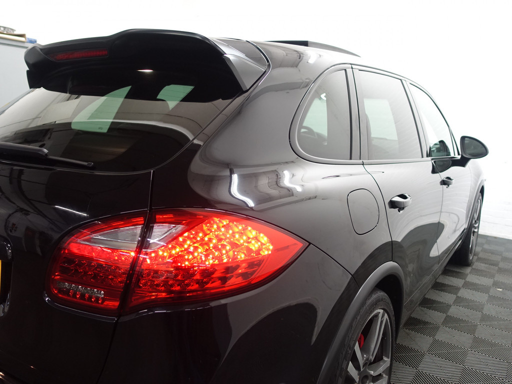 
								Porsche Cayenne 4.8 Turbo 500pk Aut- Panoramadak, Bose Audio, Camera, Design Leder, Memory Seats, Xenon Led vol									
