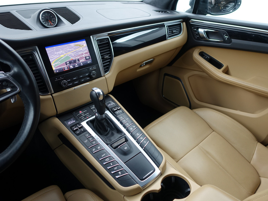 
Porsche Macan 3.6 Turbo Sport Chrono, Alcantara Design, Stoelventilatie, Burmester, 360 Camera, Standkachel vol									