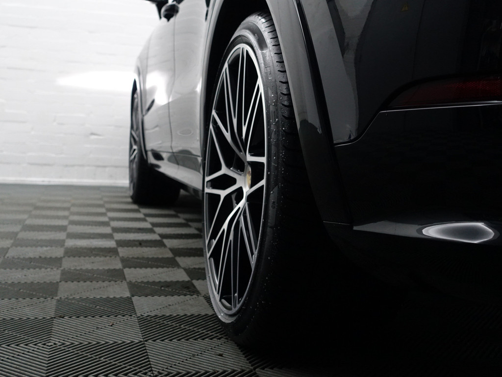 
Porsche Cayenne Coupé 3.0 E-Hybrid Mansory Aut- Full Carbon Package, Sportuitlaat, Bose Audio, Sport Chrono, Stoelventilatie, Memory, Glazendak vol									