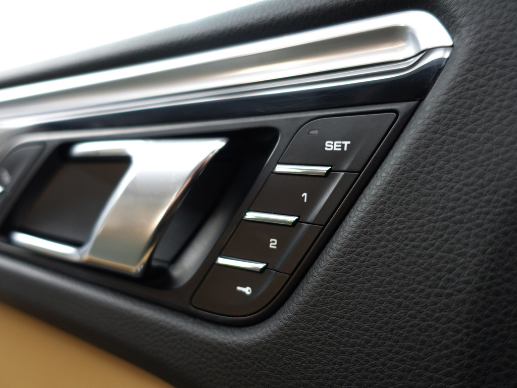 
Porsche Macan 3.6 Turbo Sport Chrono, Alcantara Design, Stoelventilatie, Burmester, 360 Camera, Standkachel vol									