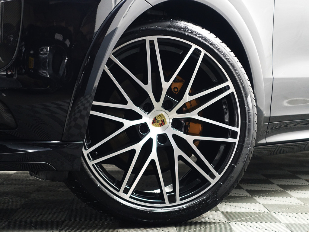 
Porsche Cayenne Coupé 3.0 E-Hybrid Mansory Aut- Full Carbon Package, Sportuitlaat, Bose Audio, Sport Chrono, Stoelventilatie, Memory, Glazendak vol									