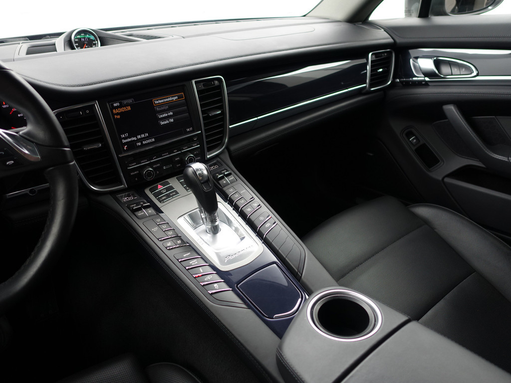 
								Porsche Panamera 3.0 4S Executive- Sport Chrono, Schuifdak, Soft Close, Stoelventilatie, Bose Audio, 360 Camera vol									