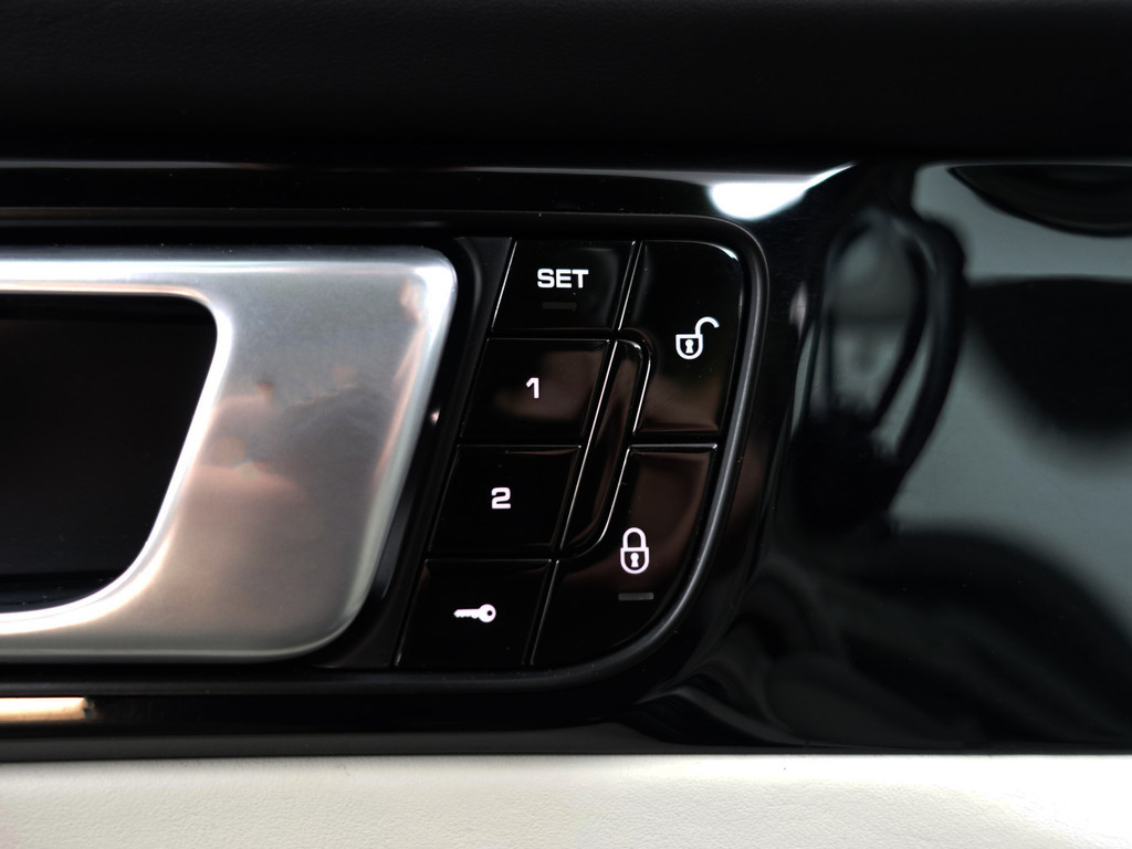 
								Porsche Panamera 2.9 4 E-Hybrid Sport Design Aut- Keramisch, Stoelventilatie, Bose Audio, Sport Chrono, Sportuitlaat+ vol									