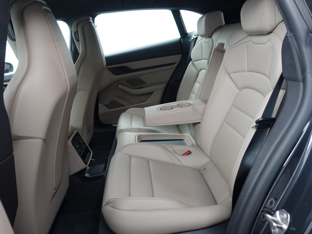 
Porsche Taycan Cross Turismo 4S 84 kWh Dual View, Nachtzichtassistent, Offroad Design pakket, Bose Sound, Stuur/Stoelverwarming vol									