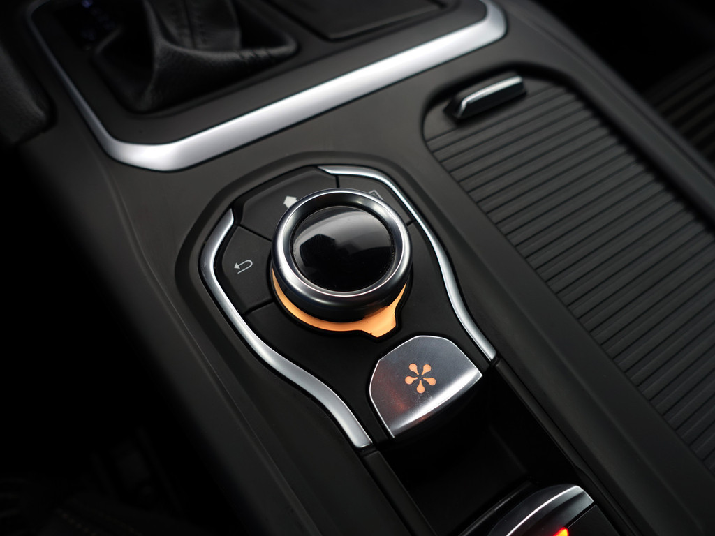 
Renault Talisman Estate 1.3 TCe Intens Aut- 4 Control, Stoelmassage, Bose Audio, Sfeerverlichting, Carbon, Lane Assist vol									