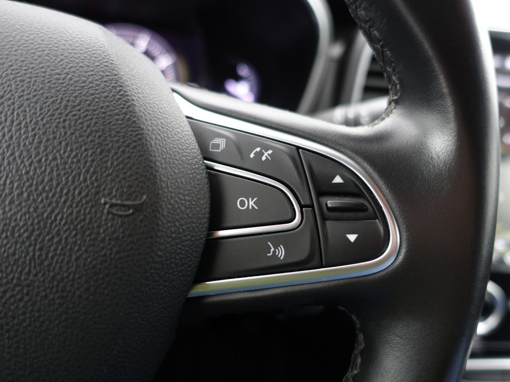 
Renault Talisman Estate 1.3 TCe Intens Aut- 4 Control, Stoelmassage, Bose Audio, Sfeerverlichting, Carbon, Lane Assist vol									