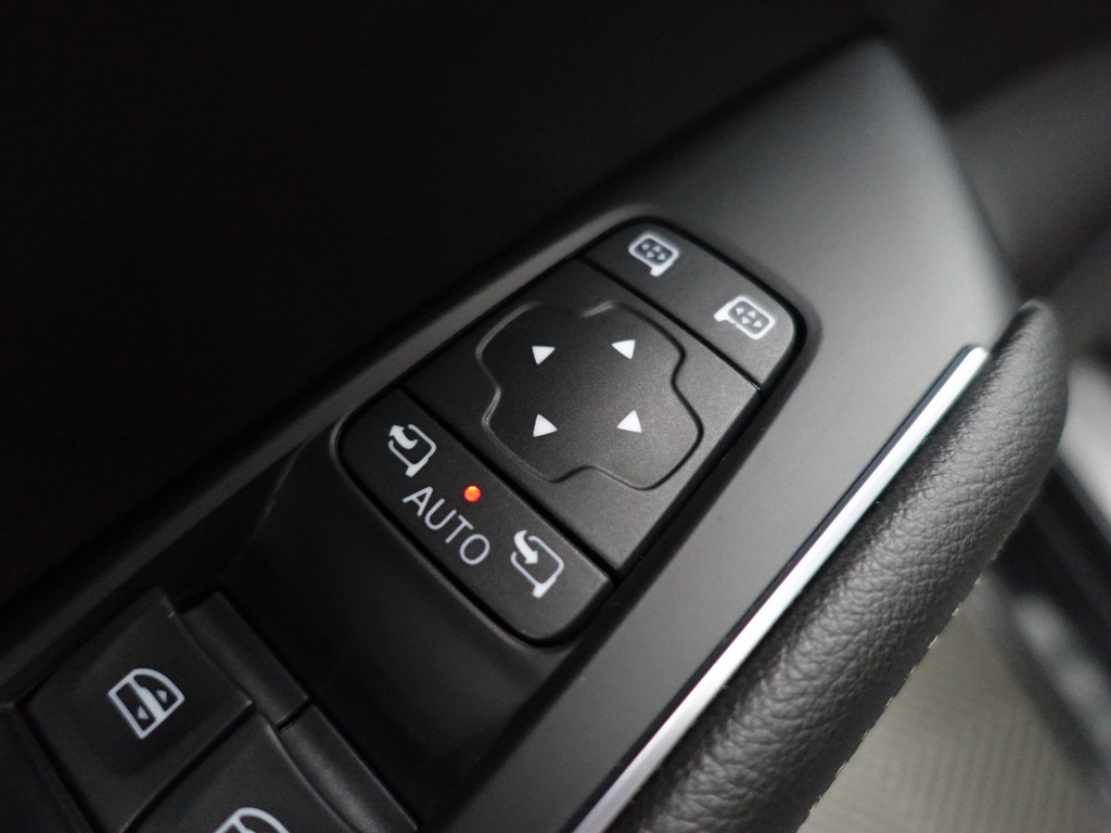 
Renault Talisman Estate 1.3 TCe Intens Aut- 4 Control, Stoelmassage, Bose Audio, Sfeerverlichting, Carbon, Lane Assist vol									