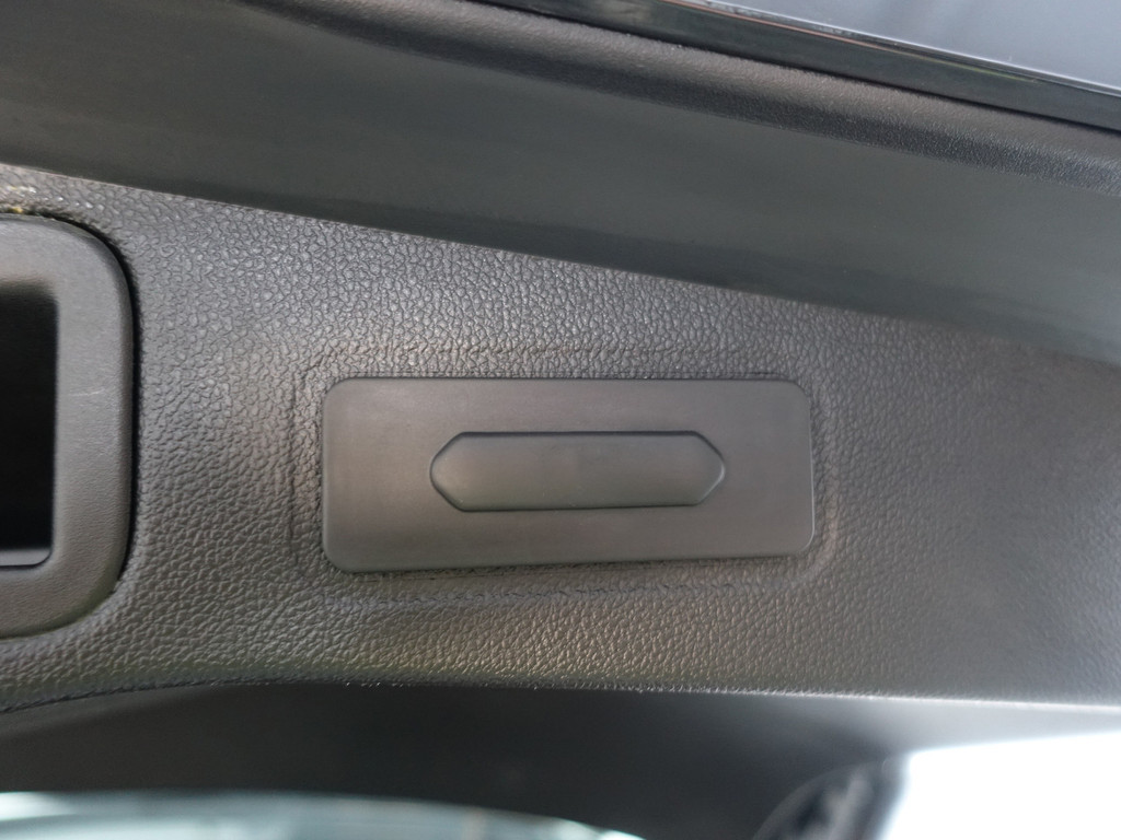 
Renault Talisman Estate 1.3 TCe Intens Aut- 4 Control, Stoelmassage, Bose Audio, Sfeerverlichting, Carbon, Lane Assist vol									