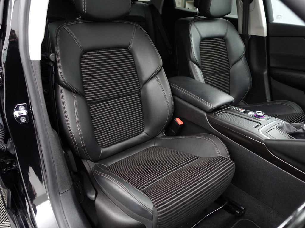 
Renault Talisman Estate 1.3 TCe Intens Aut- 4 Control, Stoelmassage, Bose Audio, Sfeerverlichting, Carbon, Lane Assist vol									