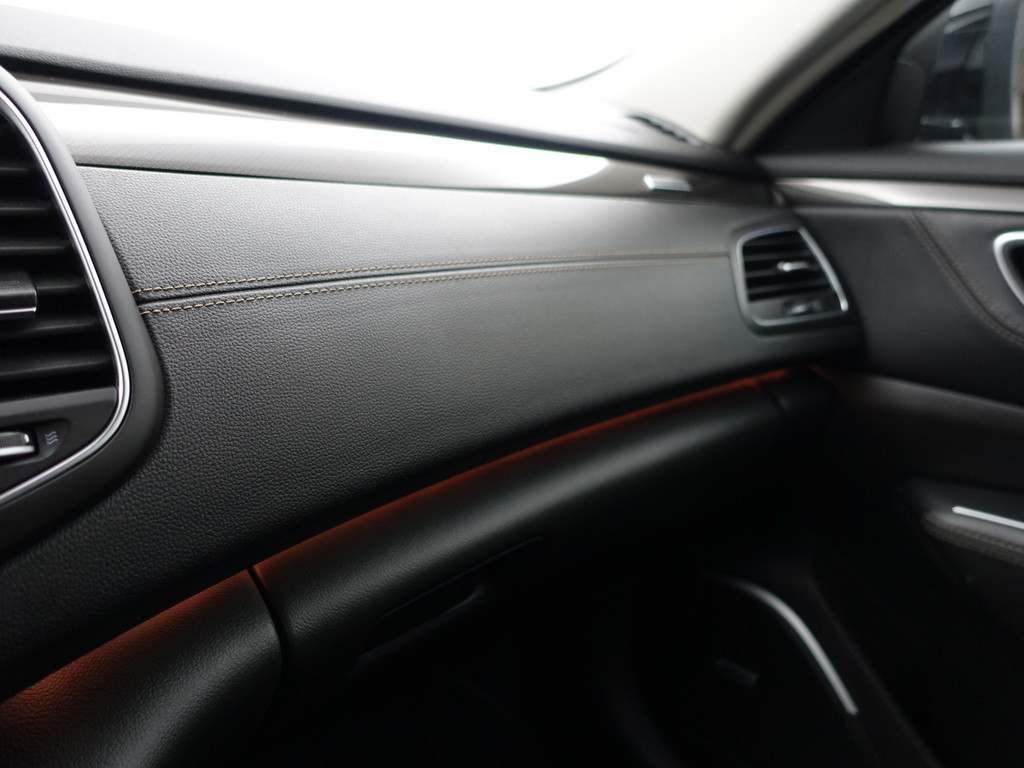 
Renault Talisman Estate 1.3 TCe Intens Aut- 4 Control, Stoelmassage, Bose Audio, Sfeerverlichting, Carbon, Lane Assist vol									