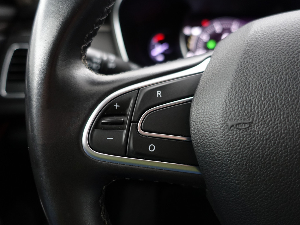 
Renault Talisman Estate 1.3 TCe Intens Aut- 4 Control, Stoelmassage, Bose Audio, Sfeerverlichting, Carbon, Lane Assist vol									