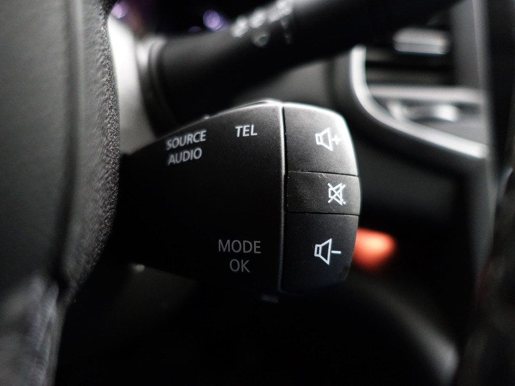 
Renault Talisman Estate 1.3 TCe Intens Aut- 4 Control, Stoelmassage, Bose Audio, Sfeerverlichting, Carbon, Lane Assist vol									