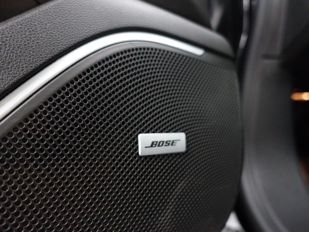 
Renault Talisman Estate 1.3 TCe Intens Aut- 4 Control, Stoelmassage, Bose Audio, Sfeerverlichting, Carbon, Lane Assist vol									