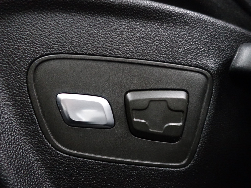 
Renault Talisman Estate 1.3 TCe Intens Aut- 4 Control, Stoelmassage, Bose Audio, Sfeerverlichting, Carbon, Lane Assist vol									