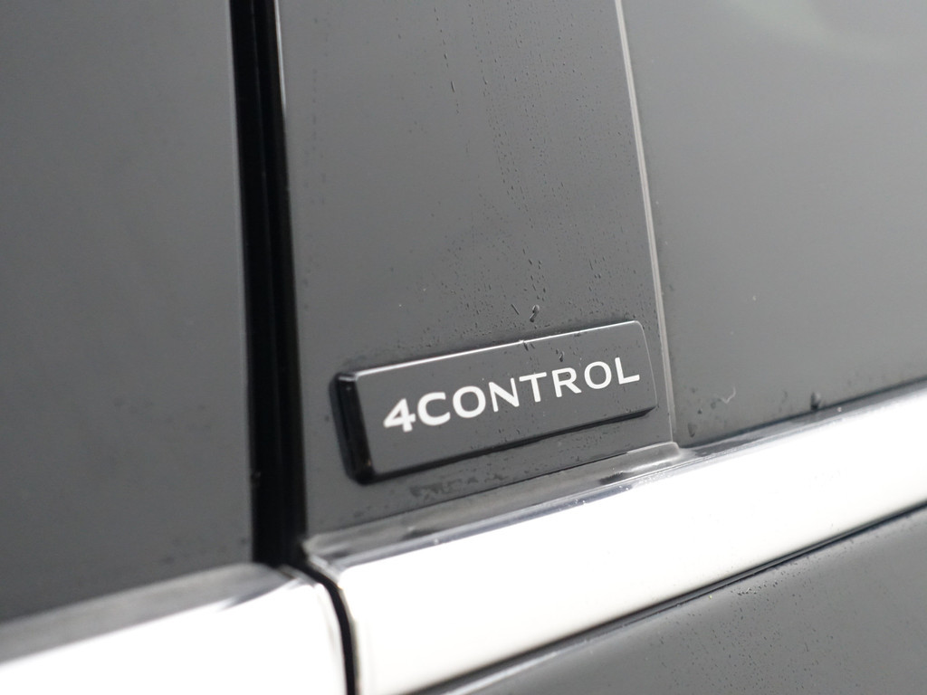 
Renault Talisman Estate 1.3 TCe Intens Aut- 4 Control, Stoelmassage, Bose Audio, Sfeerverlichting, Carbon, Lane Assist vol									