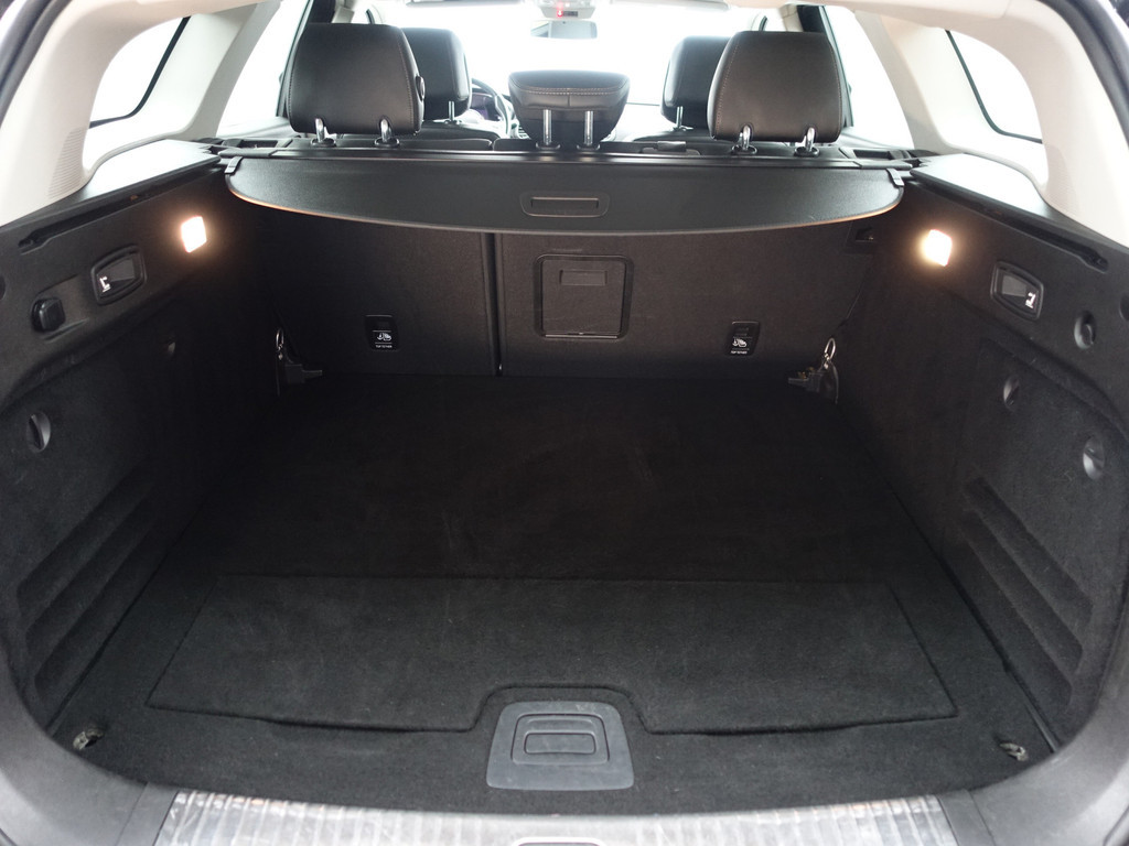 
Renault Talisman Estate 1.3 TCe Intens Aut- 4 Control, Stoelmassage, Bose Audio, Sfeerverlichting, Carbon, Lane Assist vol									