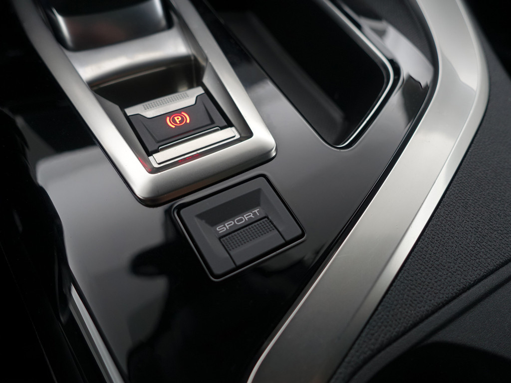 
Peugeot 3008 1.2 PureTech Crossway Premium Aut- Panodak, Carplay, Focal Audio, Sfeerverlichting, Dynamic Select, Lane Assist, Xenon Led Matrix vol									