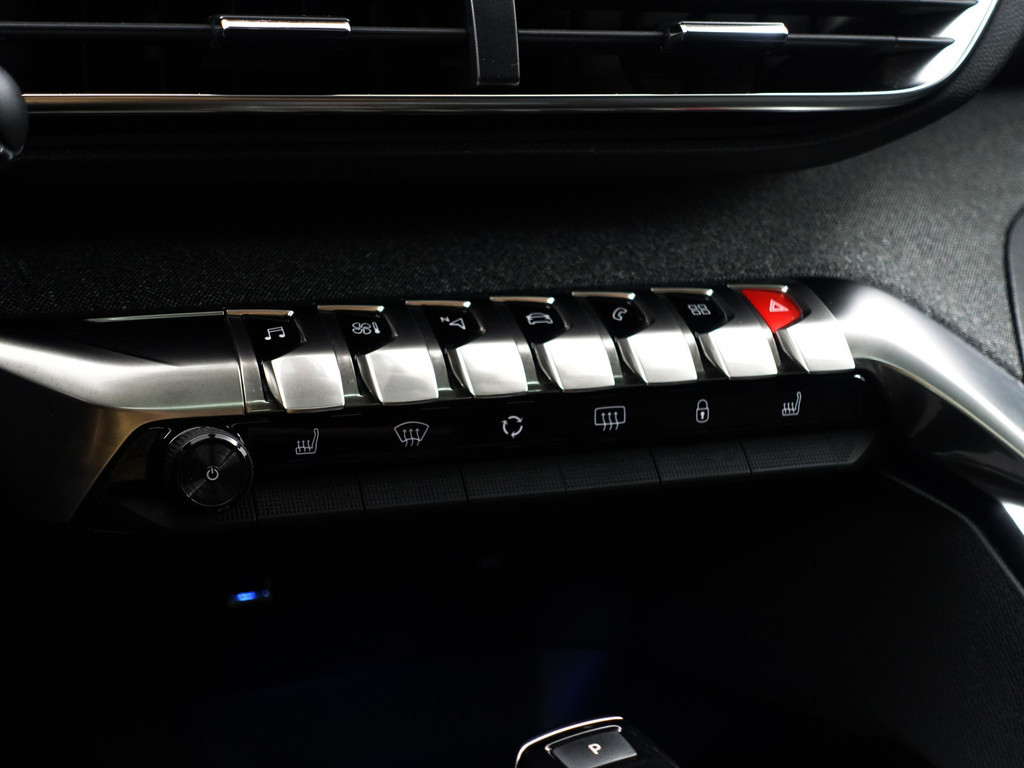 
Peugeot 3008 1.2 PureTech Crossway Aut- Panodak, Carplay, 360 Camera, Sfeerverlichting, Stoelverwarming, Keyless, Sport Interieur vol									