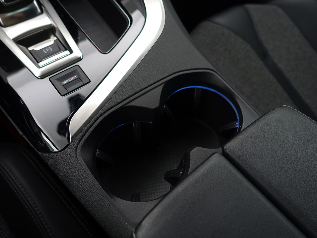 
Peugeot 3008 1.2 PureTech Crossway Aut- Panodak, Carplay, 360 Camera, Sfeerverlichting, Stoelverwarming, Keyless, Sport Interieur vol									