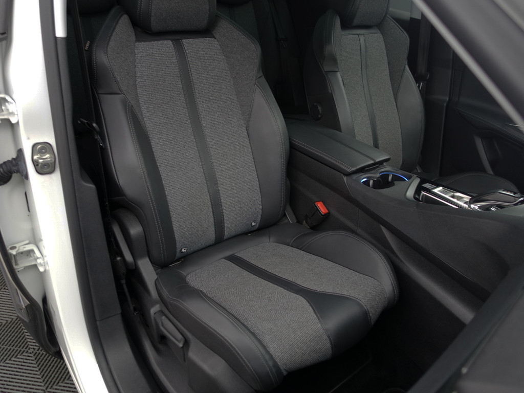 
Peugeot 3008 1.2 PureTech Crossway Aut- Panodak, Carplay, 360 Camera, Sfeerverlichting, Stoelverwarming, Keyless, Sport Interieur vol									