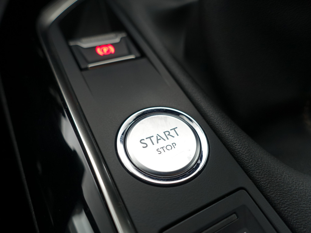 
Peugeot 3008 1.2 PureTech GT Line- Keyless, 360 Camera, Sfeerverlichting, Ada Cruise, Xenon Led, Trekhaak, Virtual cockpit vol									