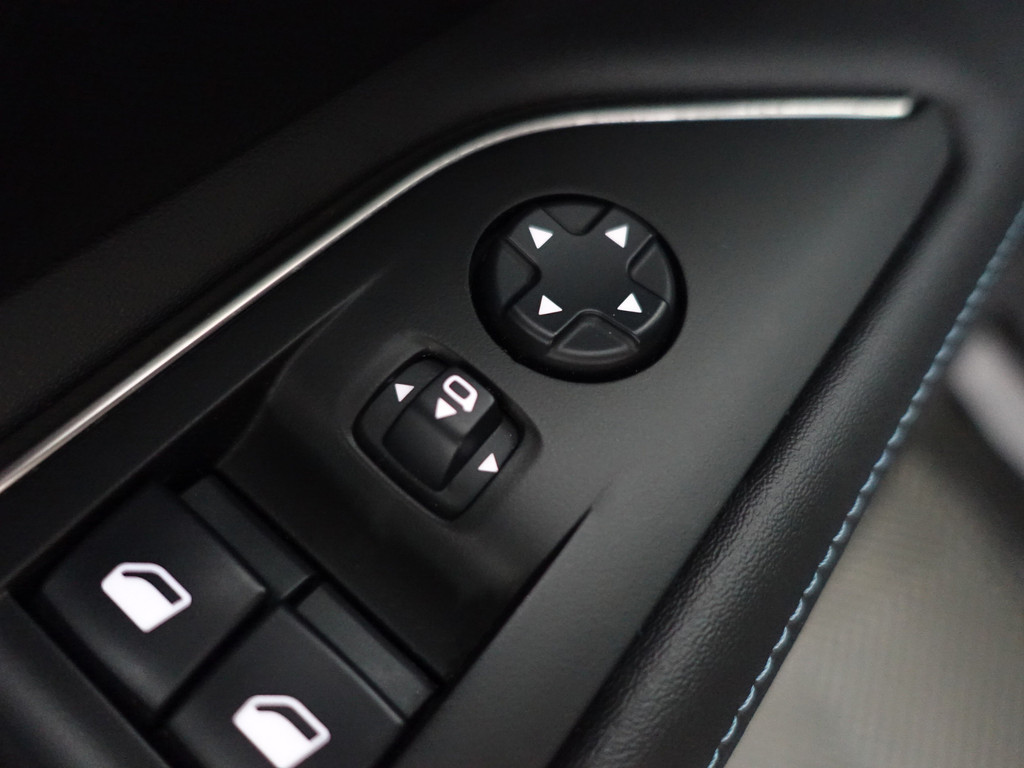 
Peugeot 3008 1.2 PureTech Crossway Aut- Alcantara Sport Interieur, Virtual Cockpit, 360 Camera, Dynamic Select, Carplay, Sfeerverlichting vol									