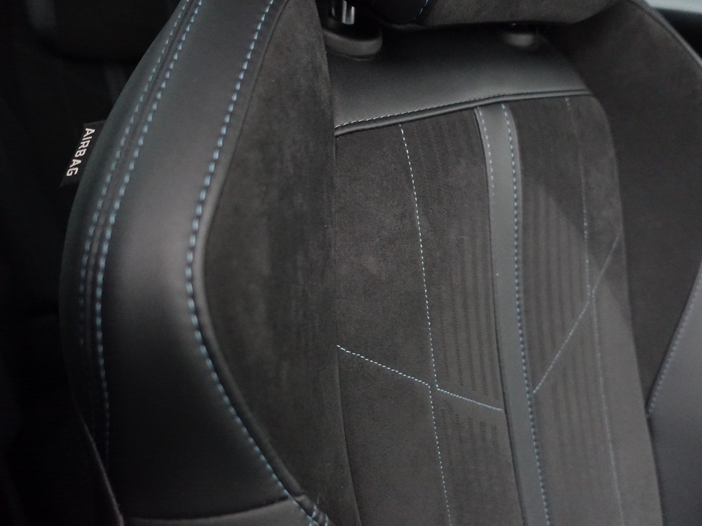 
Peugeot 3008 1.2 PureTech Crossway Aut- Alcantara Sport Interieur, Virtual Cockpit, 360 Camera, Dynamic Select, Carplay, Sfeerverlichting vol									