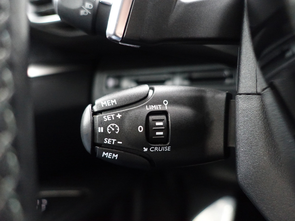 
Peugeot 3008 1.2 PureTech Crossway Aut- Alcantara Sport Interieur, Virtual Cockpit, 360 Camera, Dynamic Select, Carplay, Sfeerverlichting vol									