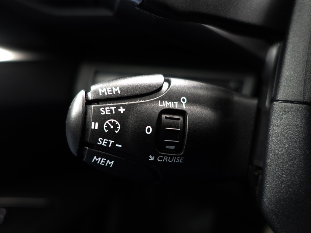 
								Peugeot 3008 1.2 PureTech Premium GT Line Aut- Two Tone, Carplay, Leder Interieur, 360 Camera, Ada Cruise, Keyless, Sfeerverlichting vol									