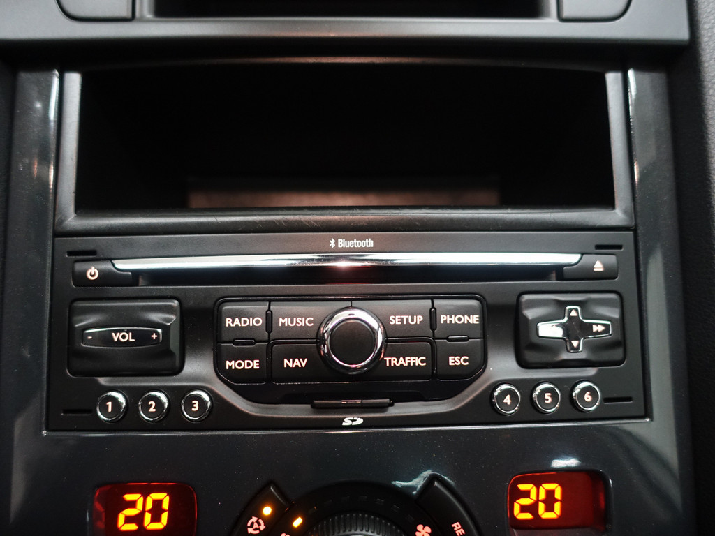 
Peugeot 5008 1.6 VTi Allure- Panodak, Navi, Clima, Cruise, Park Assist vol									