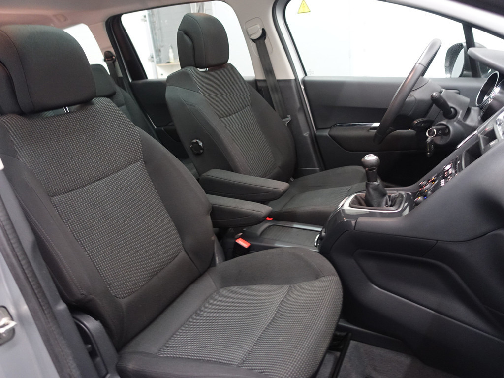 
Peugeot 5008 1.6 VTi Allure- Panodak, Navi, Clima, Cruise, Park Assist vol									