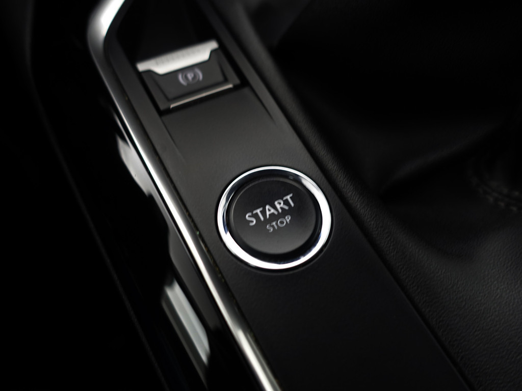 
Peugeot 5008 1.2 PureTech Premium GT Line- 7 Pers, Panodak, Memory, Sfeerverlichting, 360 Camera, Lane Assist, Keyless vol									