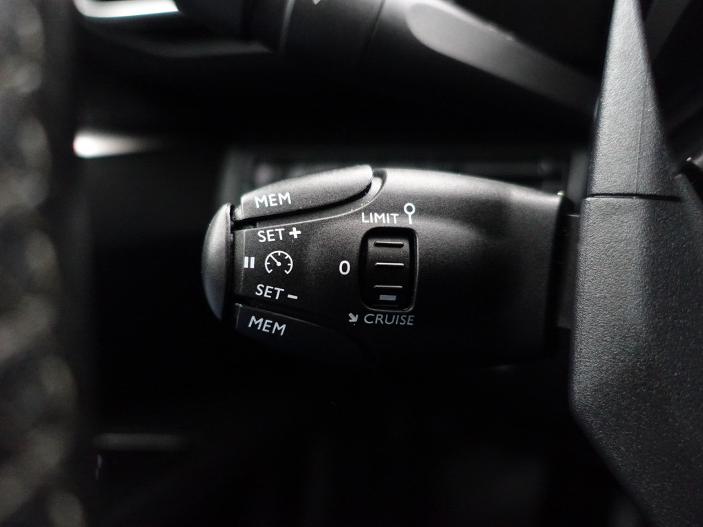 
Peugeot 5008 1.2 PureTech Premium GT Line- 7 Pers, Panodak, Memory, Sfeerverlichting, 360 Camera, Lane Assist, Keyless vol									