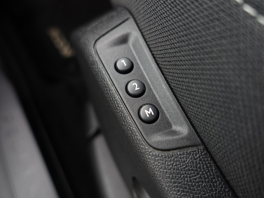 
Peugeot 5008 1.2 PureTech Premium GT Line- 7 Pers, Panodak, Memory, Sfeerverlichting, 360 Camera, Lane Assist, Keyless vol									