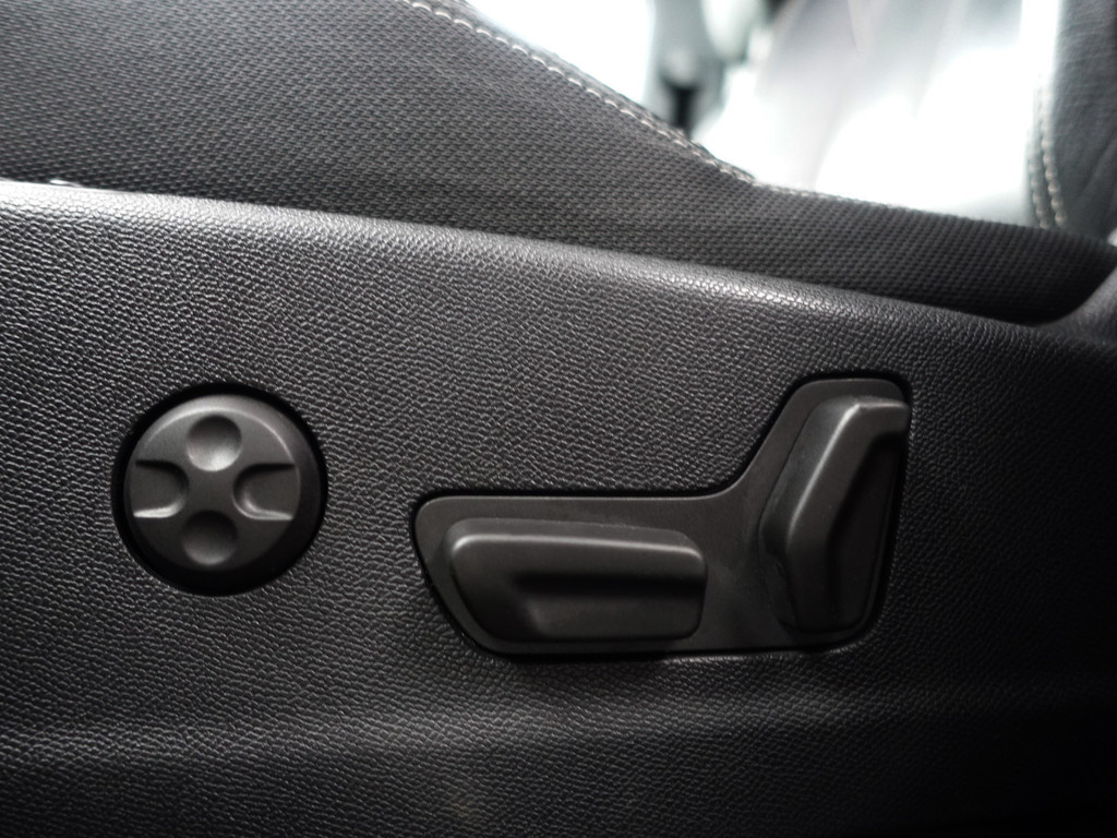 
Peugeot 5008 1.2 PureTech Premium GT Line- 7 Pers, Panodak, Memory, Sfeerverlichting, 360 Camera, Lane Assist, Keyless vol									