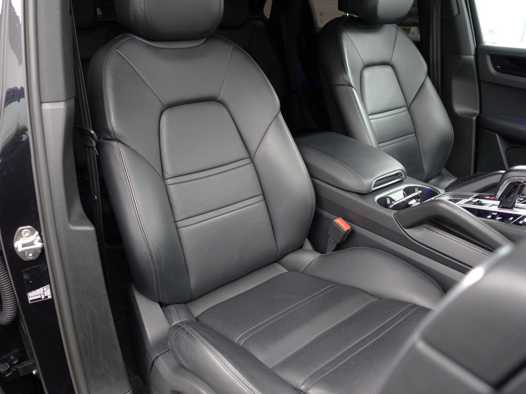 
								Porsche Cayenne 3.0 Aut- Btw, Sport Chrono, Standkachel, Sport Uitlaat, Memory Seats, Active Safe, Panodak vol									
