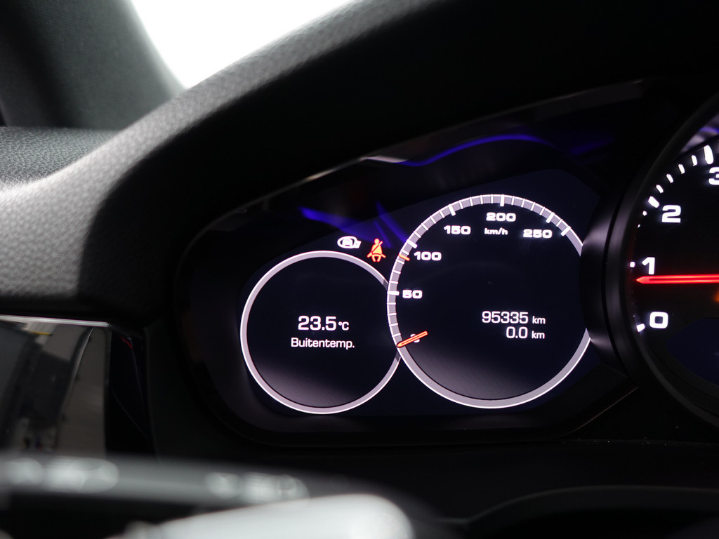 
								Porsche Cayenne 3.0 Aut- Btw, Sport Chrono, Standkachel, Sport Uitlaat, Memory Seats, Active Safe, Panodak vol									