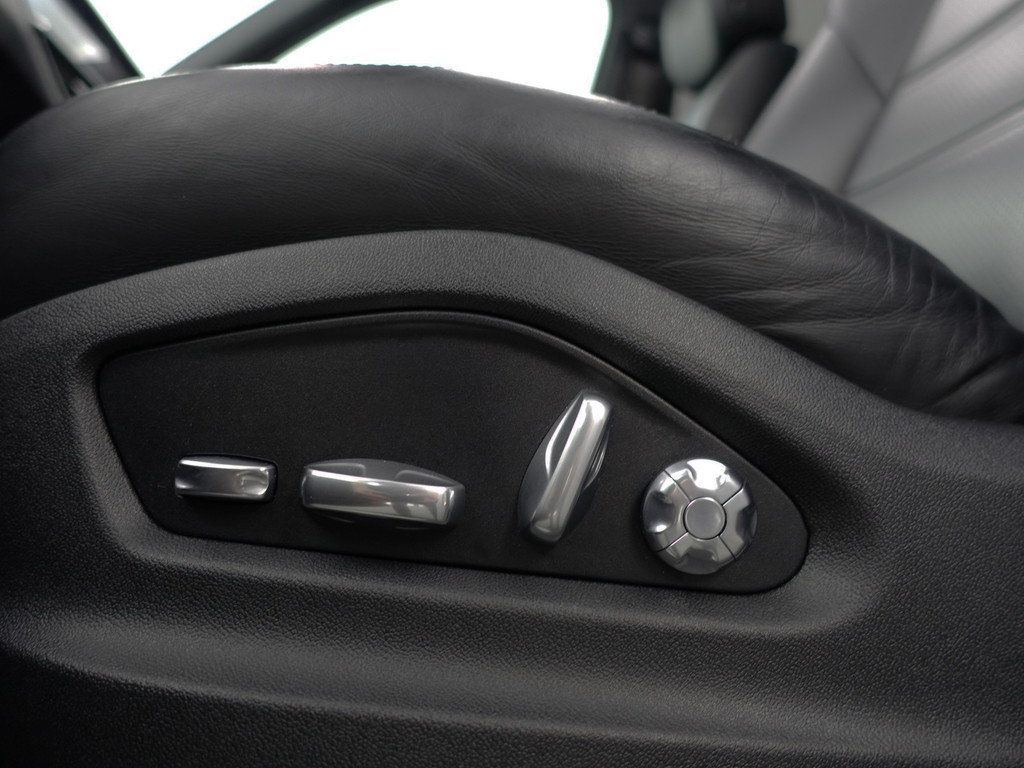 
								Porsche Cayenne 3.0 Aut- Btw, Sport Chrono, Standkachel, Sport Uitlaat, Memory Seats, Active Safe, Panodak vol									