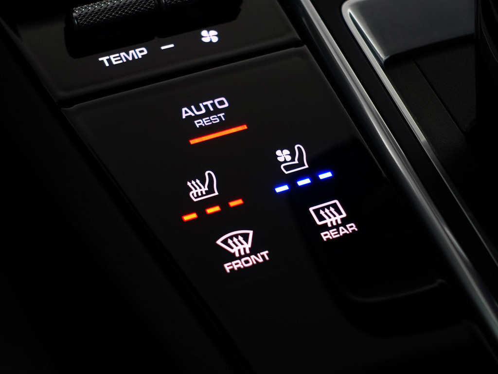 
Porsche Cayenne 3.0 E-Hybrid Exclusive Manufaktur- Alcantara Afwerking, Carbon, Soft Close, Stoelventilatie, Sport Interieur vol									