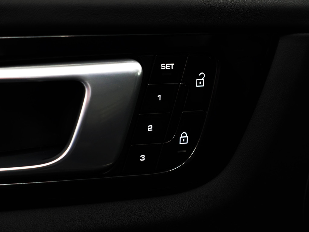 
Porsche Cayenne 3.0 E-Hybrid Exclusive Manufaktur- Alcantara Afwerking, Carbon, Soft Close, Stoelventilatie, Sport Interieur vol									