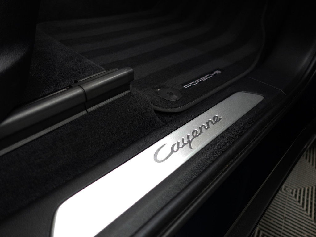 
Porsche Cayenne 3.0 E-Hybrid Exclusive Manufaktur- Alcantara Afwerking, Carbon, Soft Close, Stoelventilatie, Sport Interieur vol									