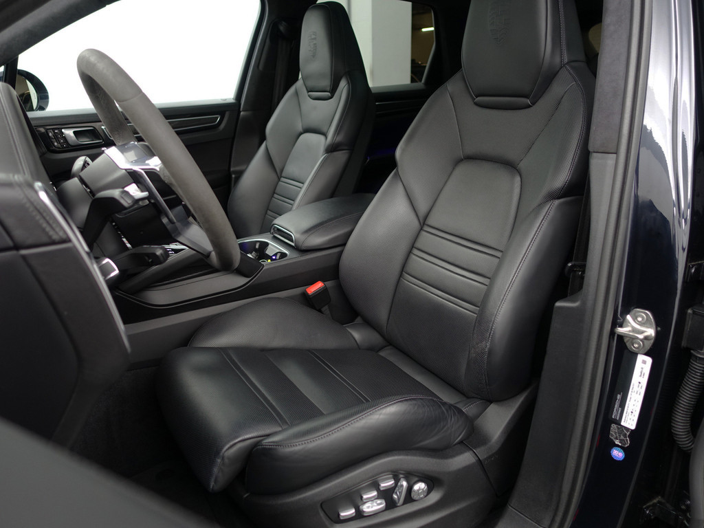 
Porsche Cayenne 3.0 E-Hybrid Exclusive Manufaktur- Alcantara Afwerking, Carbon, Soft Close, Stoelventilatie, Sport Interieur vol									
