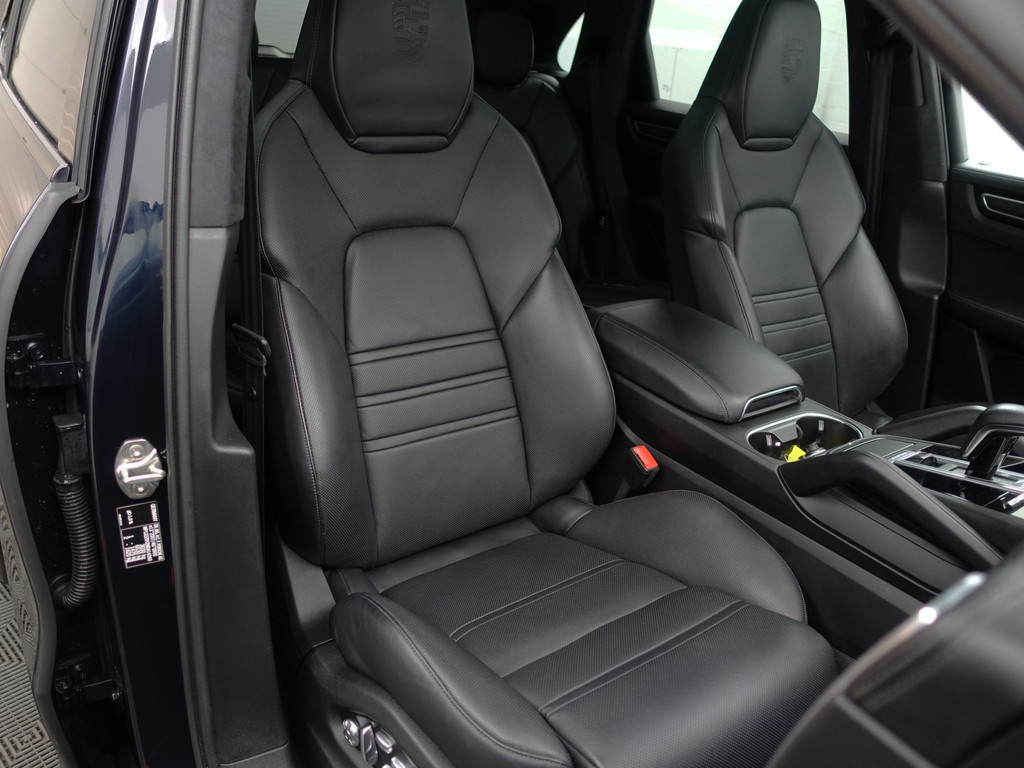 
Porsche Cayenne 3.0 E-Hybrid Exclusive Manufaktur- Alcantara Afwerking, Carbon, Soft Close, Stoelventilatie, Sport Interieur vol									
