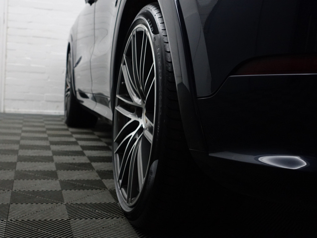
Porsche Cayenne 3.0 E-Hybrid Exclusive Manufaktur- Alcantara Afwerking, Carbon, Soft Close, Stoelventilatie, Sport Interieur vol									